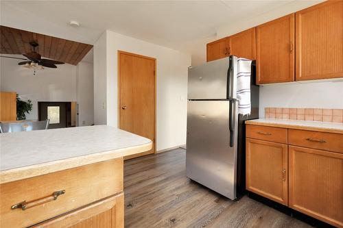 7560 Jackson Avenue, Radium Hot Springs, BC - Indoor Photo Showing Kitchen