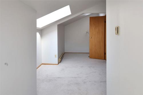 7560 Jackson Avenue, Radium Hot Springs, BC - Indoor Photo Showing Other Room