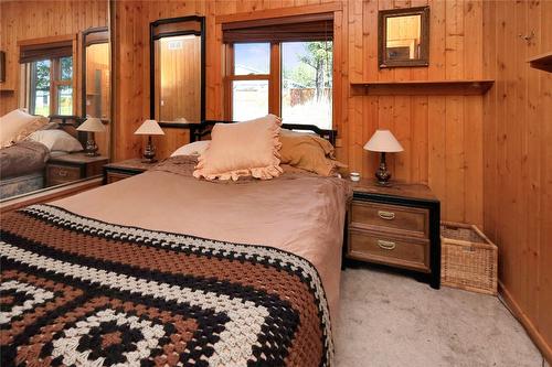 7560 Jackson Avenue, Radium Hot Springs, BC - Indoor Photo Showing Bedroom
