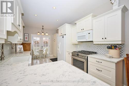 Gorgeous kitchen with quartz countertops - 32 Sunrise Court, Fort Erie (Ridgeway), ON - Indoor Photo Showing Kitchen With Upgraded Kitchen