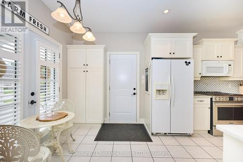 Breakfast nook in the kitchen, lots of nat. light - 32 Sunrise Court, Fort Erie (Ridgeway), ON - Indoor