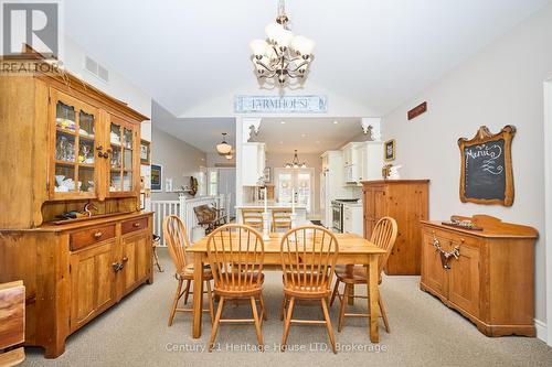 Dining room with vaulted ceiling - 32 Sunrise Court, Fort Erie (Ridgeway), ON - Indoor Photo Showing Dining Room