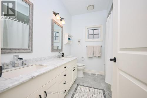 5 pc ensuite, double sink, and tub/shower - 32 Sunrise Court, Fort Erie (Ridgeway), ON - Indoor Photo Showing Bathroom
