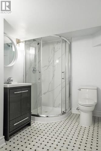 3 Oakwood Place, Hamilton, ON - Indoor Photo Showing Bathroom