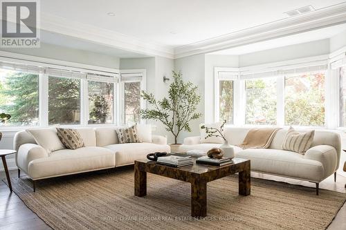 3 Oakwood Place, Hamilton, ON - Indoor Photo Showing Living Room