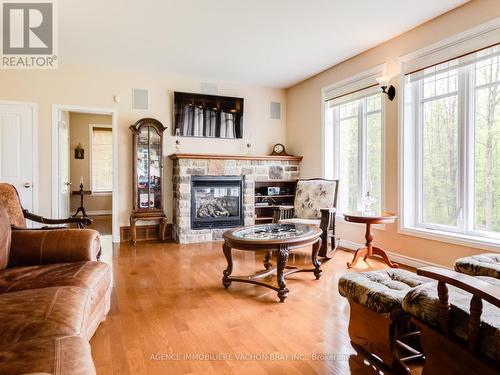 18668 Concession 2 Road, North Glengarry, ON - Indoor Photo Showing Living Room With Fireplace