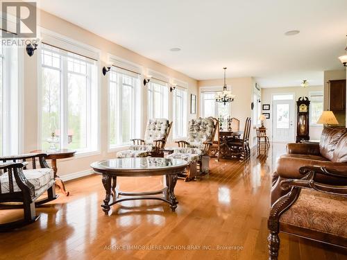 18668 Concession 2 Road, North Glengarry, ON - Indoor Photo Showing Living Room