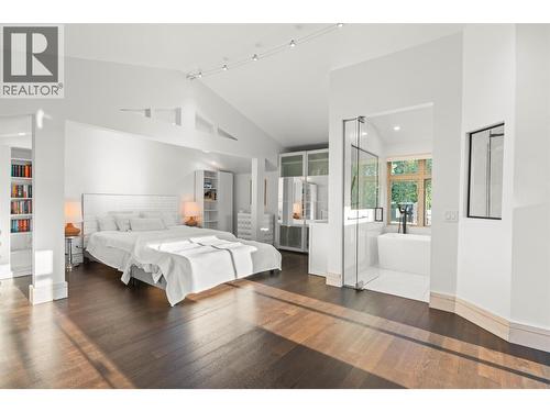 5555 Stubbs Road, Lake Country, BC - Indoor Photo Showing Bedroom