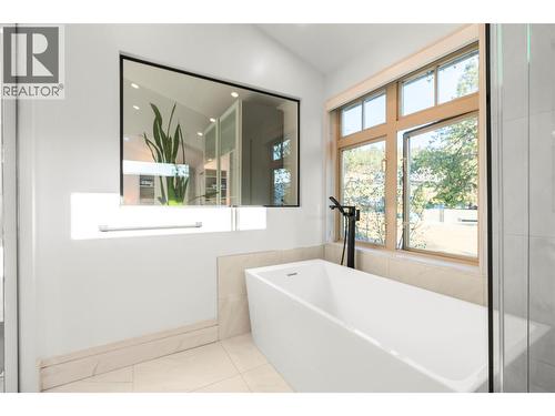 5555 Stubbs Road, Lake Country, BC - Indoor Photo Showing Bathroom