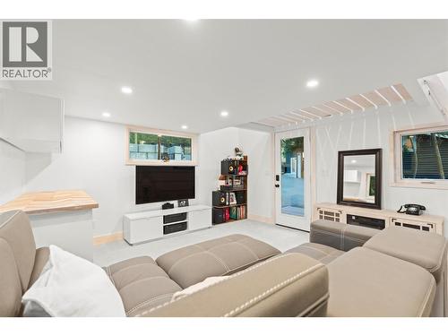 5555 Stubbs Road, Lake Country, BC - Indoor Photo Showing Other Room