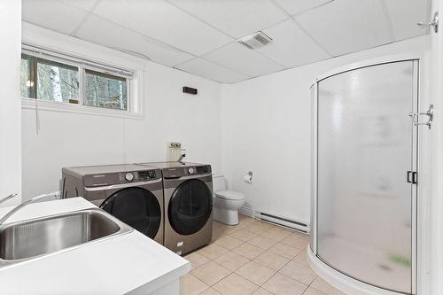 Salle de bains - 40 Ch. Des Catalpas, La Conception, QC - Indoor Photo Showing Laundry Room