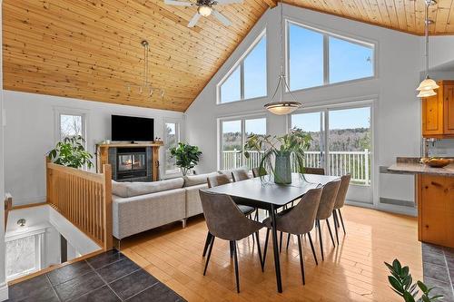 Salle à manger - 40 Ch. Des Catalpas, La Conception, QC - Indoor With Fireplace