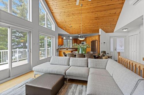 Salon - 40 Ch. Des Catalpas, La Conception, QC - Indoor Photo Showing Living Room