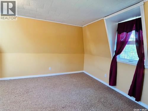520 1St Street, North Portal, SK - Indoor Photo Showing Other Room