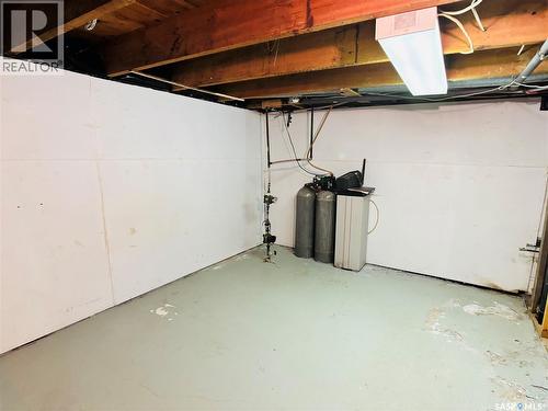 520 1St Street, North Portal, SK - Indoor Photo Showing Basement