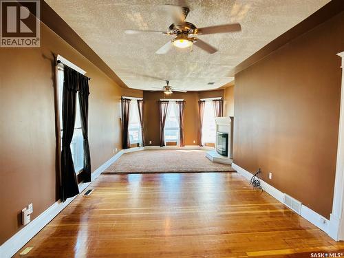 520 1St Street, North Portal, SK - Indoor Photo Showing Other Room
