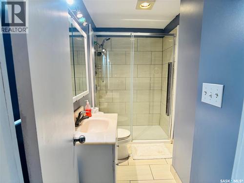 520 1St Street, North Portal, SK - Indoor Photo Showing Bathroom