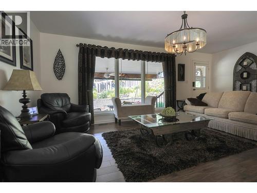 430 3Rd Avenue, Trail, BC - Indoor Photo Showing Living Room