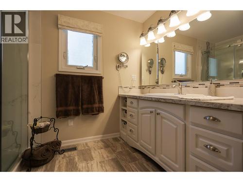 430 3Rd Avenue, Trail, BC - Indoor Photo Showing Bathroom
