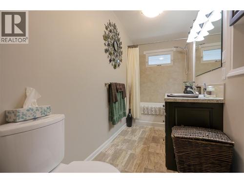 430 3Rd Avenue, Trail, BC - Indoor Photo Showing Bathroom