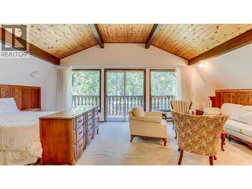 58 Walker Road, Enderby, BC - Indoor Photo Showing Living Room