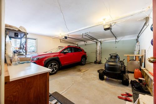 Garage - 104 Ch. Du Vieux-Moulin, Notre-Dame-De-L'Île-Perrot, QC - Indoor Photo Showing Garage