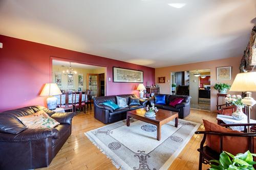 Salon - 104 Ch. Du Vieux-Moulin, Notre-Dame-De-L'Île-Perrot, QC - Indoor Photo Showing Living Room