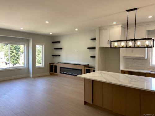 10 Leam Rd, Nanaimo, BC - Indoor With Fireplace