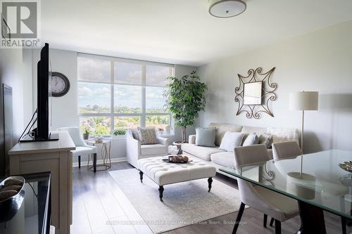 709 - 1140 Parkwest Place, Mississauga, ON - Indoor Photo Showing Living Room