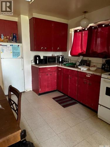 616 28Th Street E, Prince Albert, SK - Indoor Photo Showing Kitchen