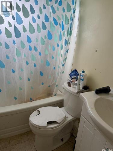 616 28Th Street E, Prince Albert, SK - Indoor Photo Showing Bathroom