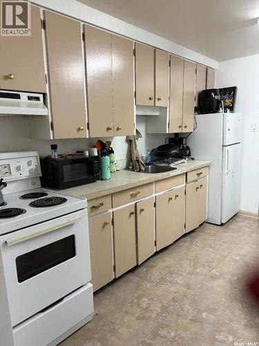 616 28Th Street E, Prince Albert, SK - Indoor Photo Showing Kitchen