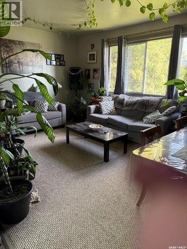 616 28Th Street E, Prince Albert, SK - Indoor Photo Showing Living Room