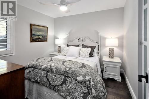 417 Mariners Way, Collingwood, ON - Indoor Photo Showing Bedroom