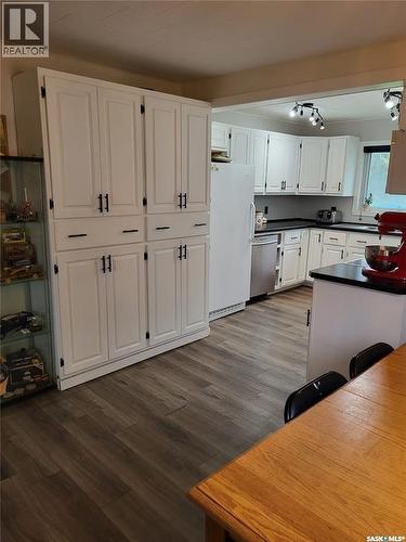 713 Beharrel Street, Oxbow, SK - Indoor Photo Showing Kitchen