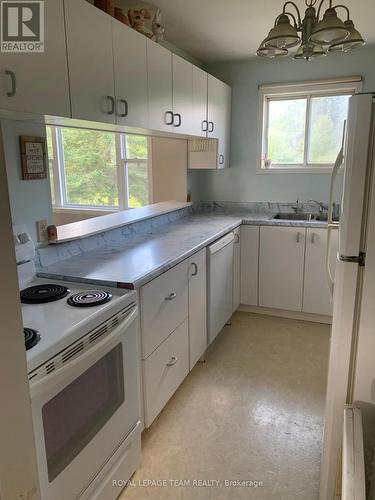 227 Ireland Road, Merrickville-Wolford, ON - Indoor Photo Showing Kitchen