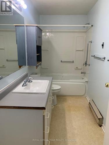 227 Ireland Road, Merrickville-Wolford, ON - Indoor Photo Showing Bathroom