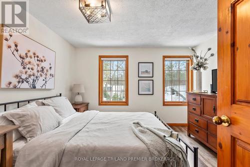 9936 Ontario Street, Lambton Shores (Port Franks), ON - Indoor Photo Showing Bedroom
