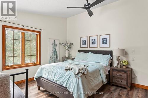 9936 Ontario Street, Lambton Shores (Port Franks), ON - Indoor Photo Showing Bedroom