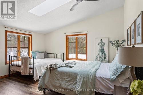 9936 Ontario Street, Lambton Shores (Port Franks), ON - Indoor Photo Showing Bedroom