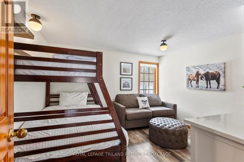 9936 Ontario Street, Lambton Shores (Port Franks), ON - Indoor Photo Showing Bedroom