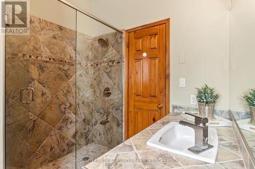 9936 Ontario Street, Lambton Shores (Port Franks), ON - Indoor Photo Showing Bathroom