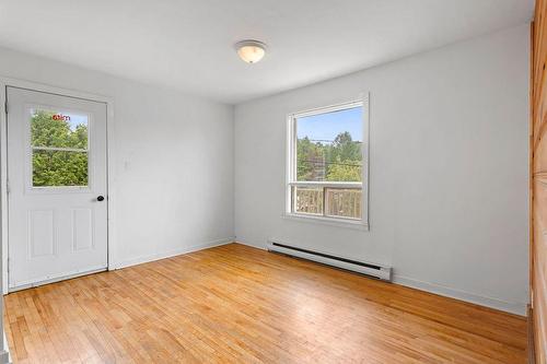 Boudoir - 2270 Ch. Brunet, Sainte-Agathe-Des-Monts, QC - Indoor Photo Showing Other Room