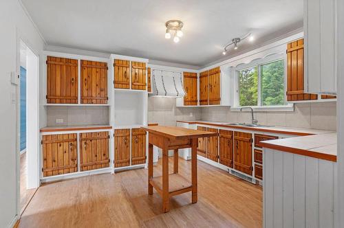 Cuisine - 2270 Ch. Brunet, Sainte-Agathe-Des-Monts, QC - Indoor Photo Showing Kitchen