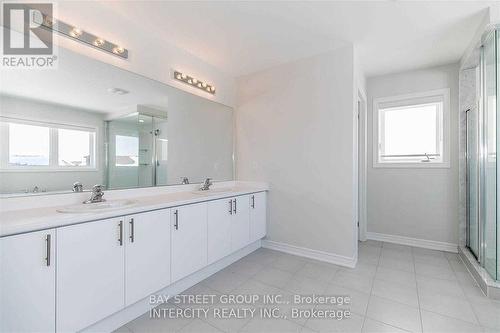 1809 Emberton Way, Innisfil, ON - Indoor Photo Showing Bathroom