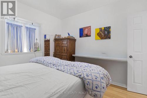 202 Rochester Street, Ottawa, ON - Indoor Photo Showing Bedroom