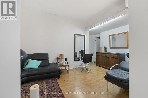 202 Rochester Street, Ottawa, ON - Indoor