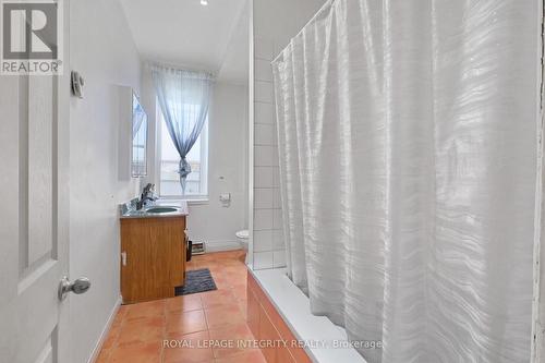 202 Rochester Street, Ottawa, ON - Indoor Photo Showing Bathroom