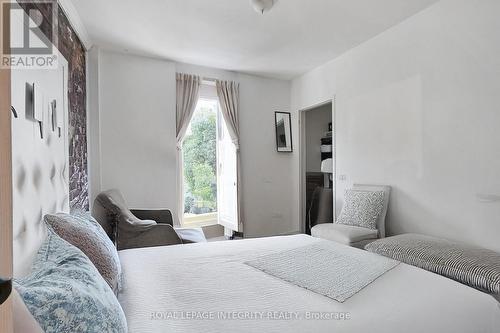 202 Rochester Street, Ottawa, ON - Indoor Photo Showing Bedroom