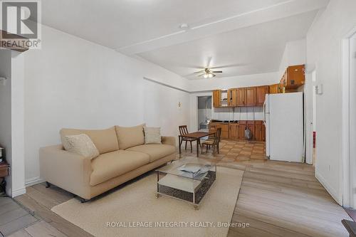 202 Rochester Street, Ottawa, ON - Indoor Photo Showing Living Room